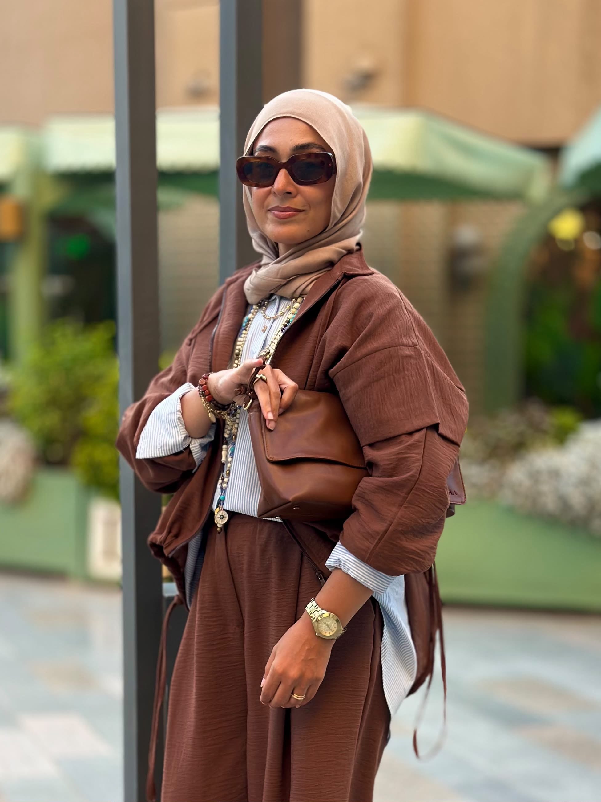 Bubble-pop mocha blouse