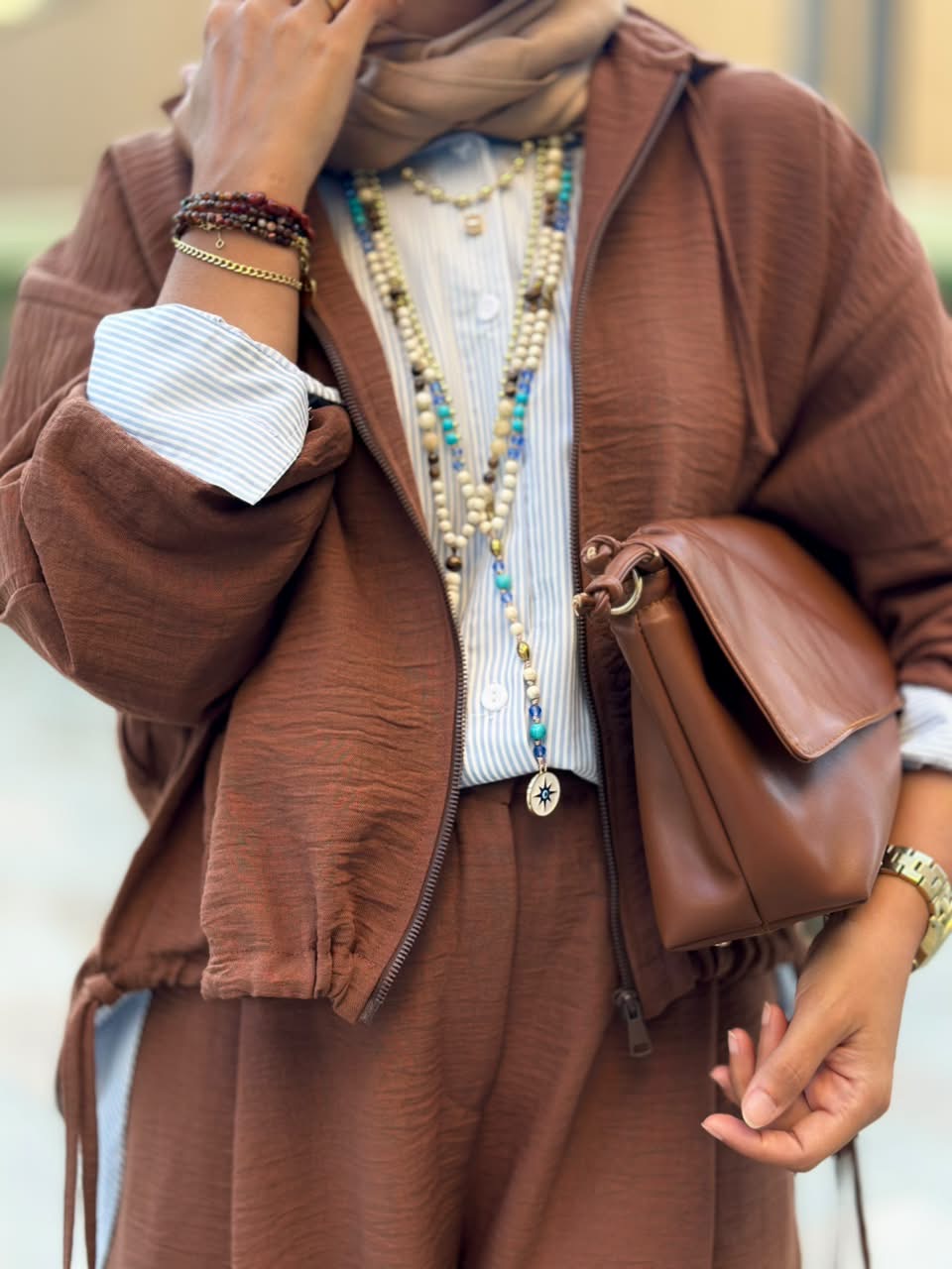 Bubble-pop mocha blouse